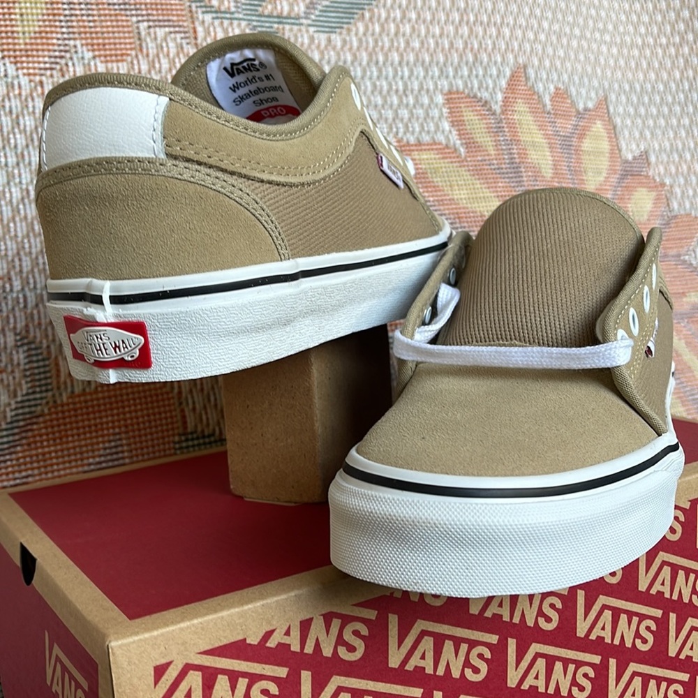 Vans WMNS Chukka Low
Incense/White
VN0A5HEX3BW
Sneakers - Picture 10 of 16